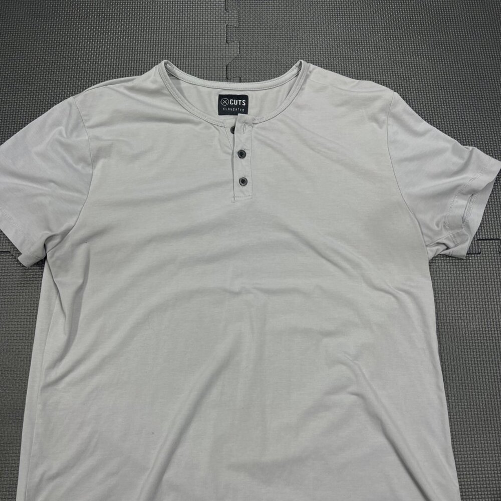 Cuts Mens Elongated Henley Shirt Gray Short Sleeve Premium Fit Soft Stretchy Fab - Picture 3 of 6